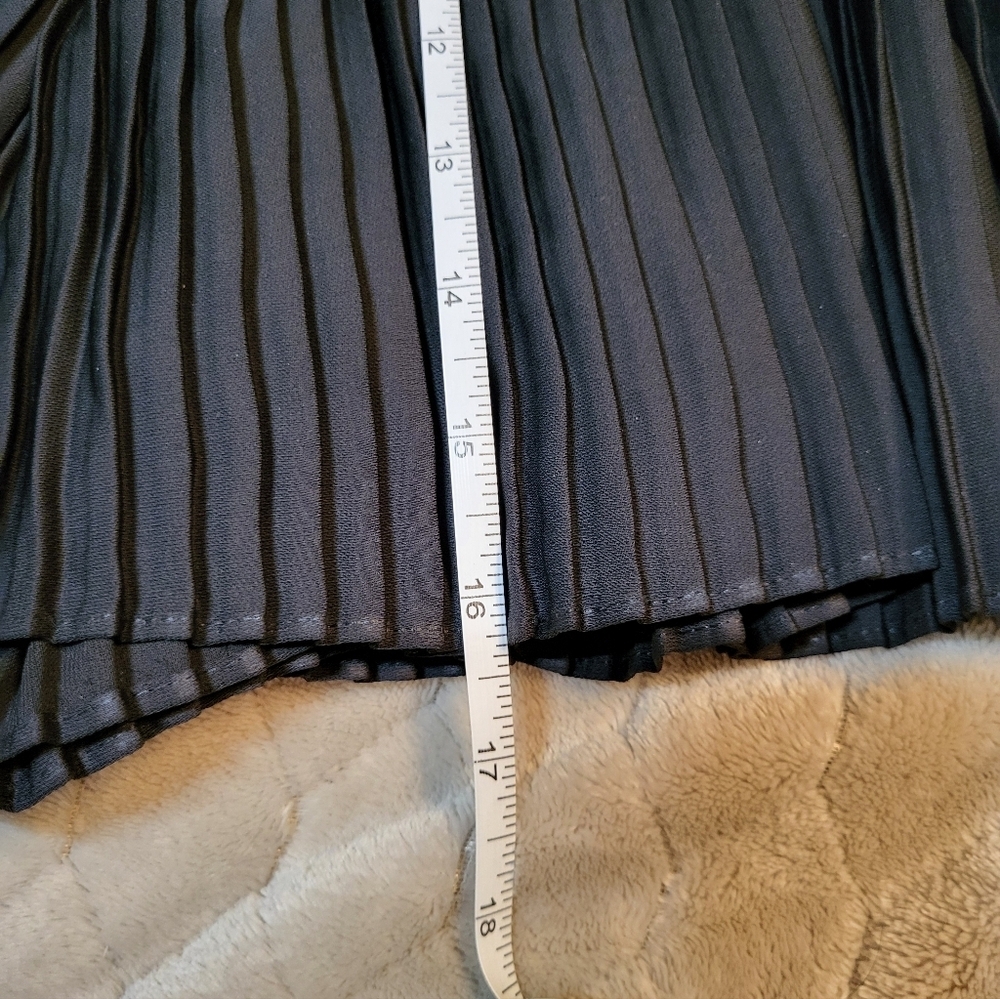 Gorgeous! Zara Black High Wasted, Elastic Pull On Pleated Shorts, Medium, EUC - Picture 7 of 8